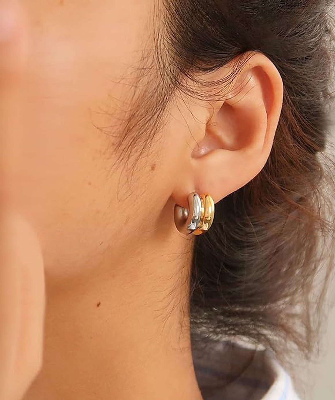 QuickBucket - Sleek Arc Earrings